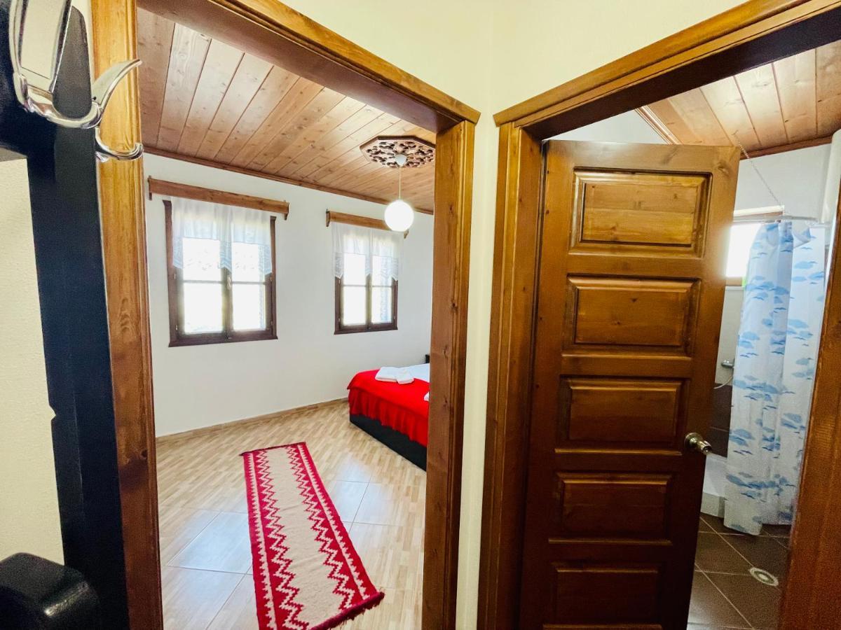 Denis Guesthouse 1930 Gjirokastër Eksteriør bilde