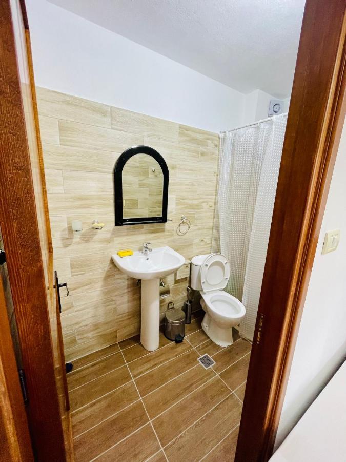 Denis Guesthouse 1930 Gjirokastër Eksteriør bilde