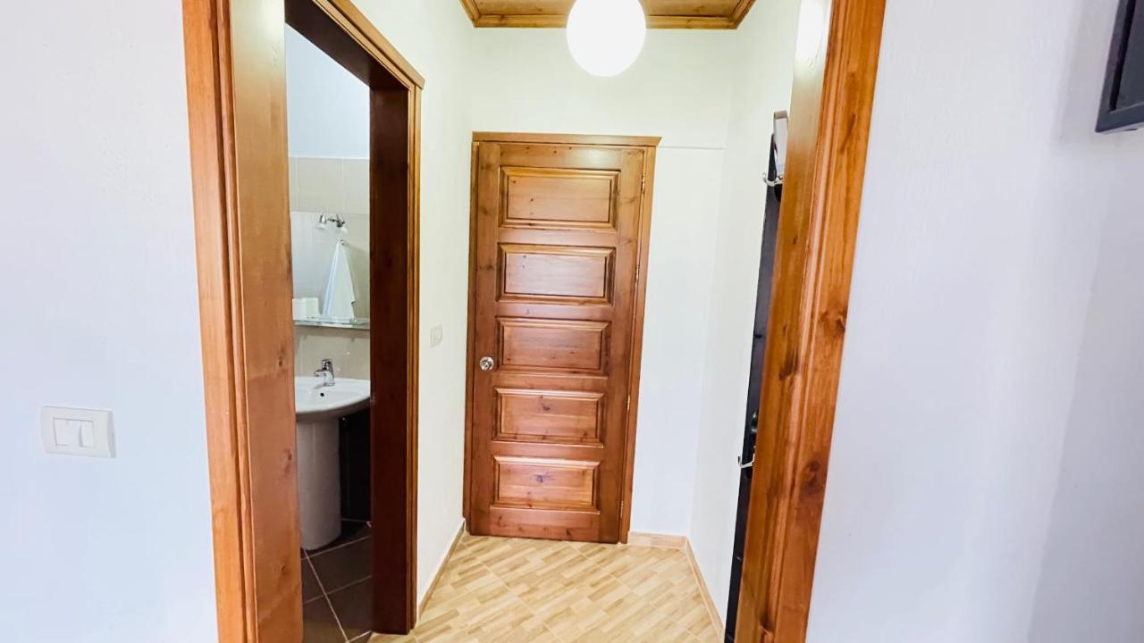 Denis Guesthouse 1930 Gjirokastër Eksteriør bilde