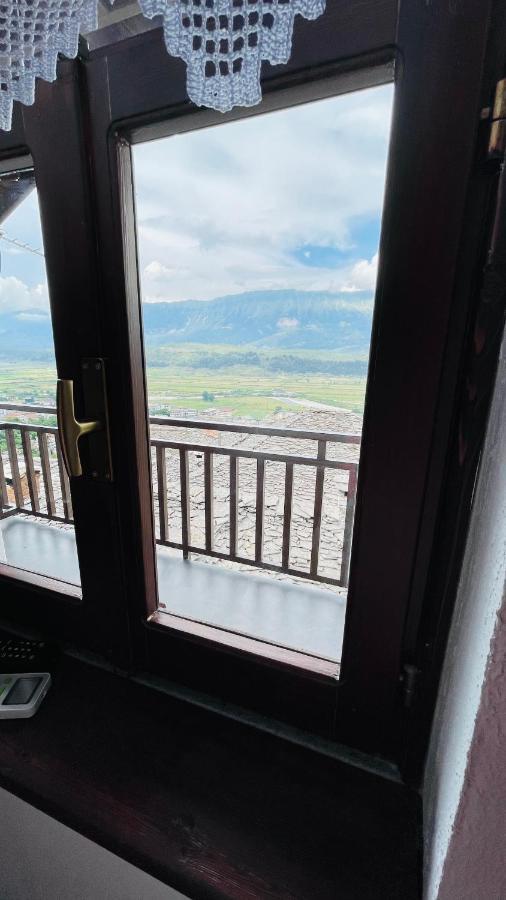 Denis Guesthouse 1930 Gjirokastër Eksteriør bilde