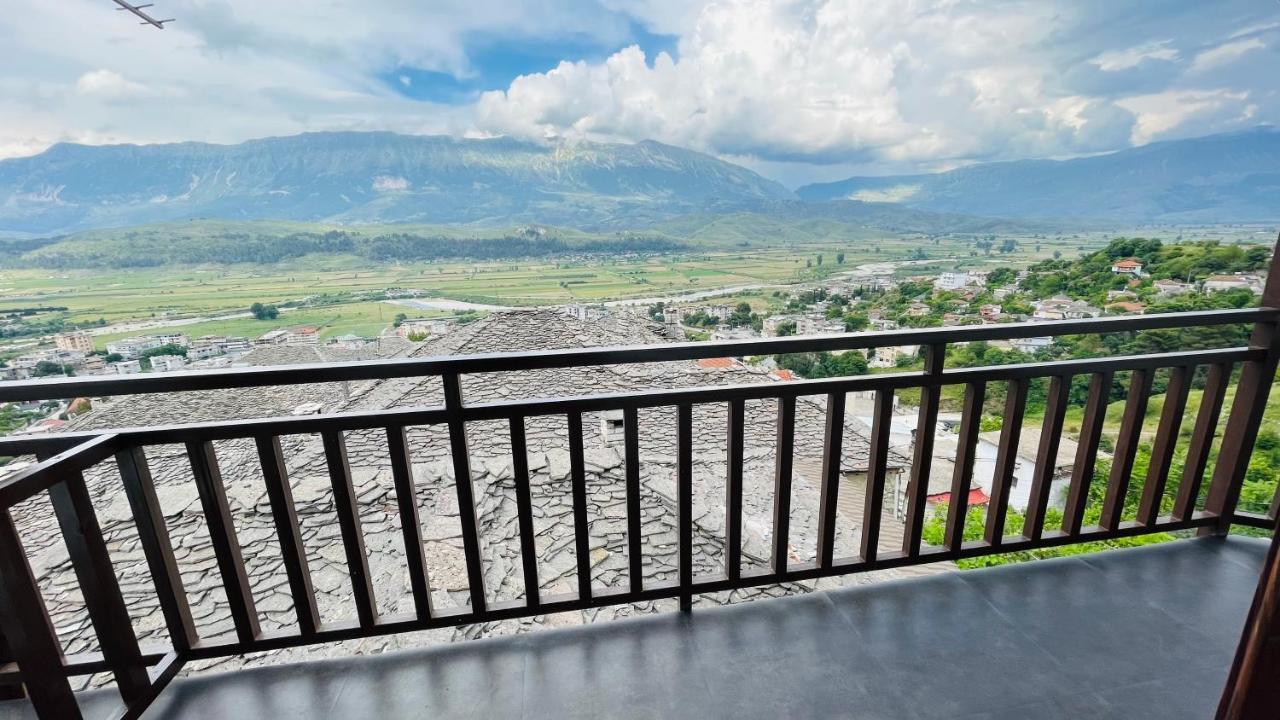 Denis Guesthouse 1930 Gjirokastër Eksteriør bilde