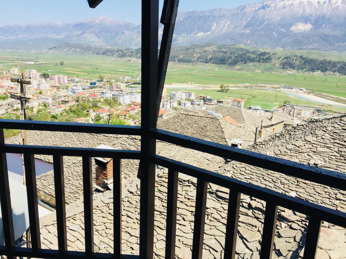 Denis Guesthouse 1930 Gjirokastër Eksteriør bilde